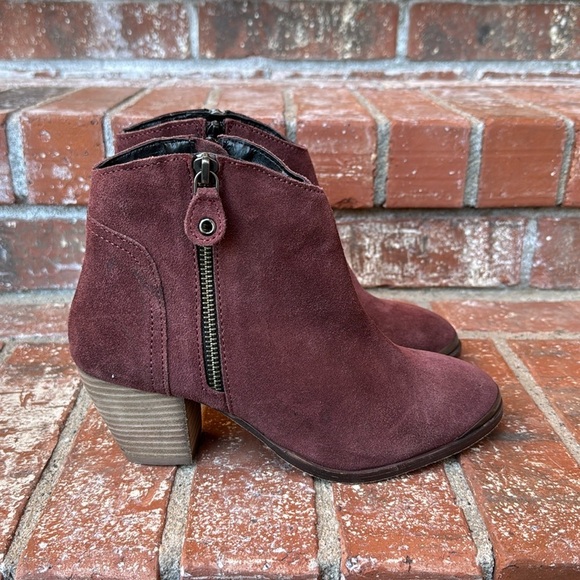 Diba Women's Burgundy Suede Stacked Block Heel Ankle Boots Size 8.5 - Picture 1 of 7